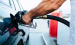 ¿Qué día y qué hora es más conveniente para repostar? ¿Existe un mejor momento para echar gasolina o es solo un mito?