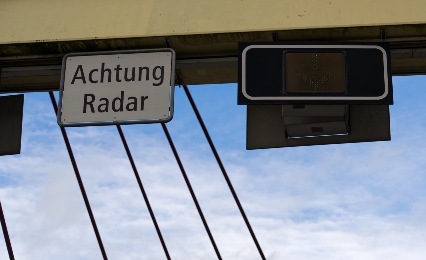 Señal de advertencia de radar Suiza