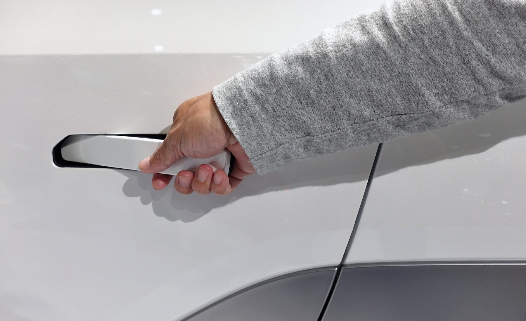 Tirador puerta coche enrasado