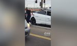 Iba en un taxi sin conductor, pero decidió bajarse cuando el vehículo entró en una zona prohibida: lo peor es que siguió circulando solo