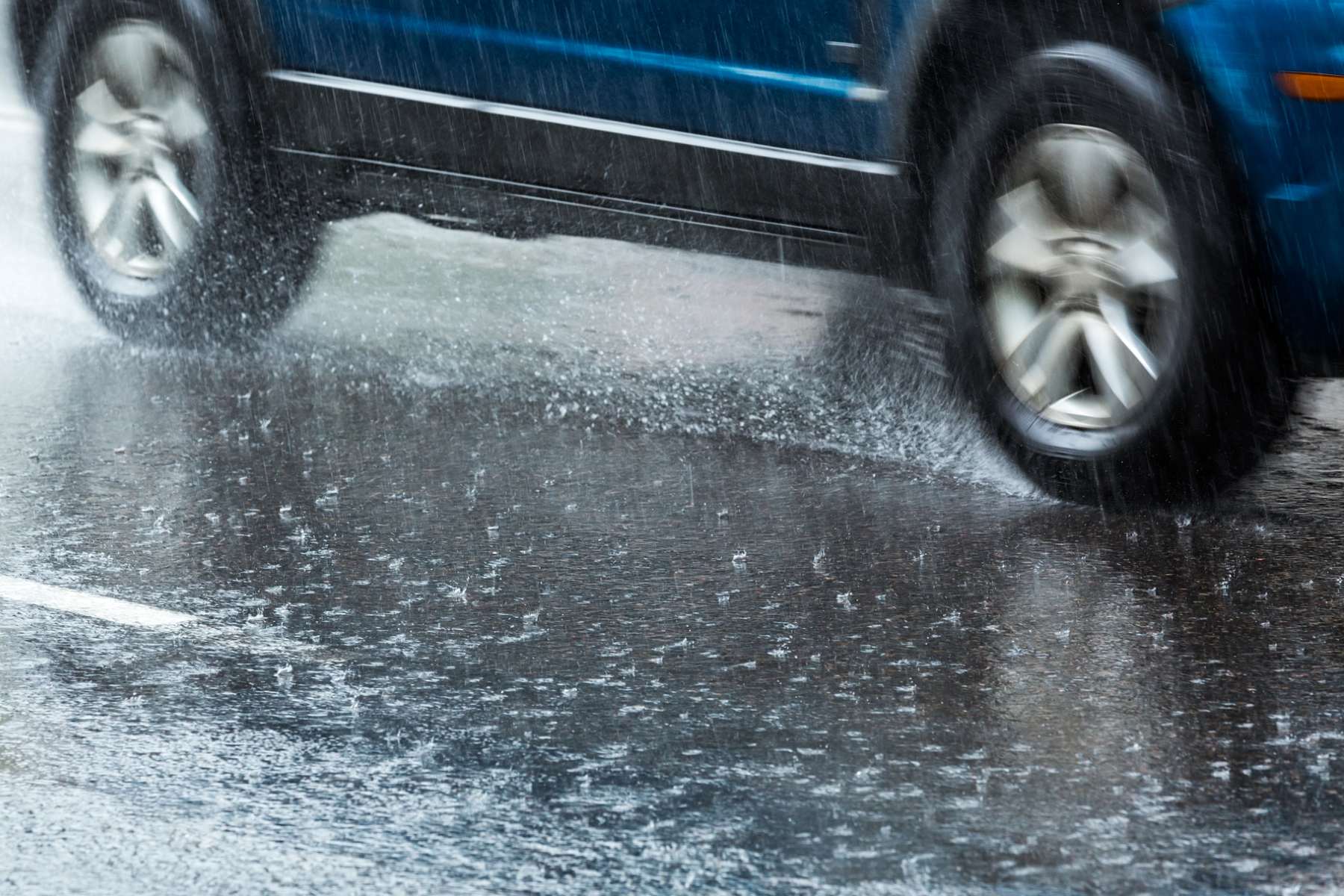 Neumáticos, lluvia y nieve: ¿cuál es la multa por un error de mantenimiento que la DGT no perdona?