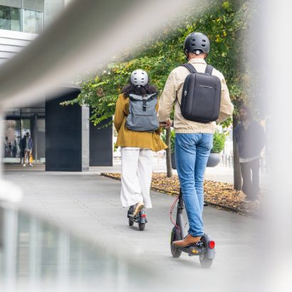Patinetes eléctricos: ¿la DGT obliga a usar casco en los vehículos de movilidad personal?