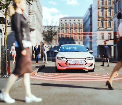 Coche reacciona a movimientos