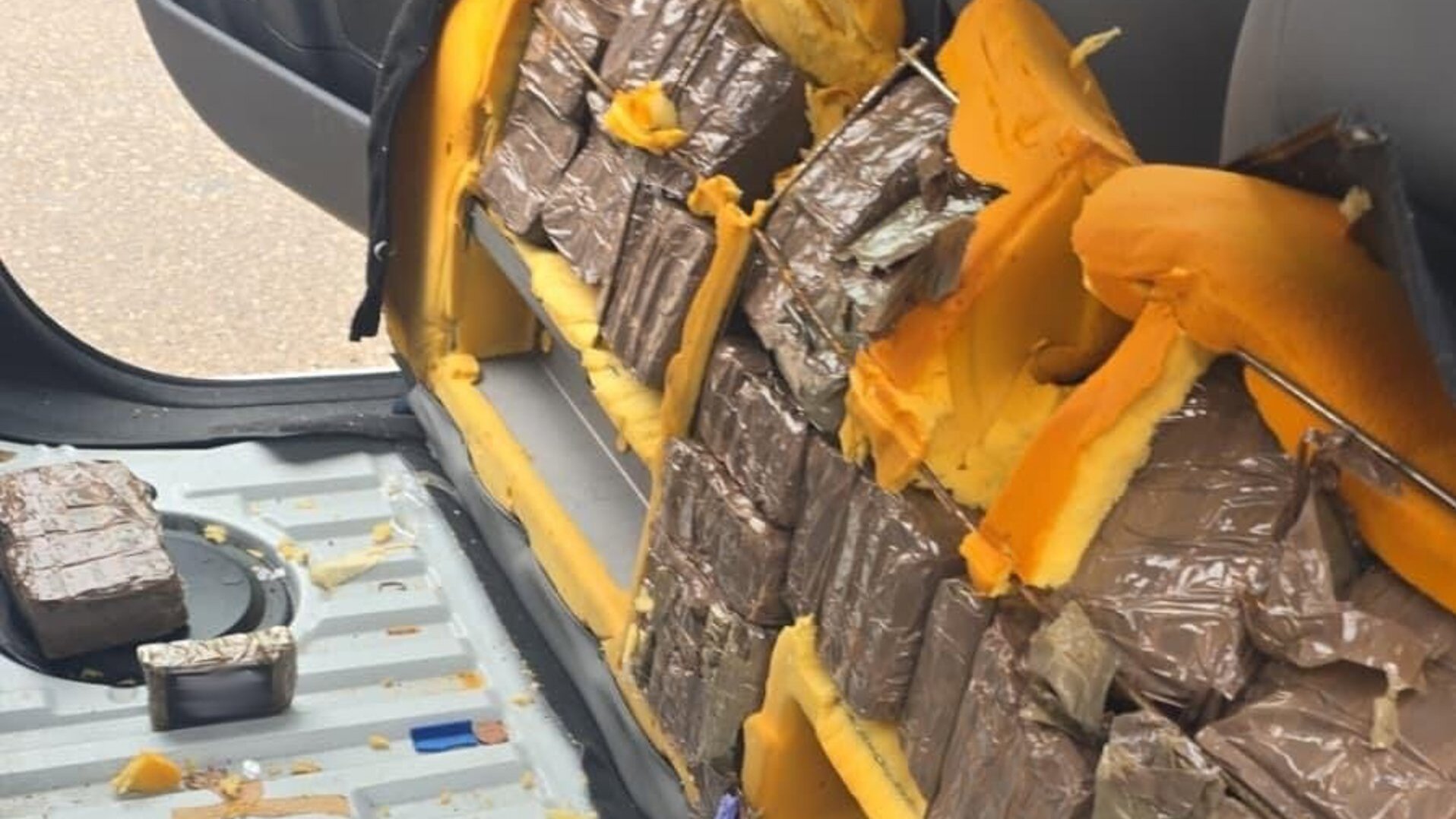 Detenidas tres personas en dos intervenciones en las que incautan 16 kilos de hachís