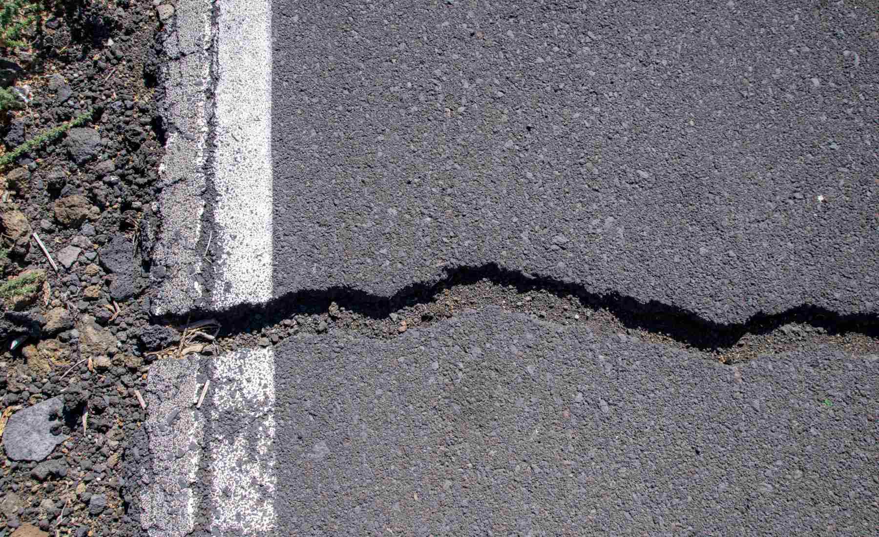 Grieta asfalto carretera