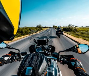 Los motoristas deben tener un chaleco reflectante desde el 1 de octubre: la DGT cambia el reglamento para mejorar la visibilidad de los vulnerables