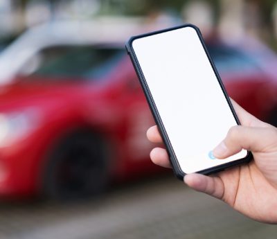 Móvil grabando coche