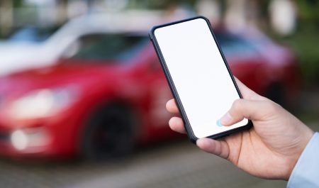 Móvil grabando coche