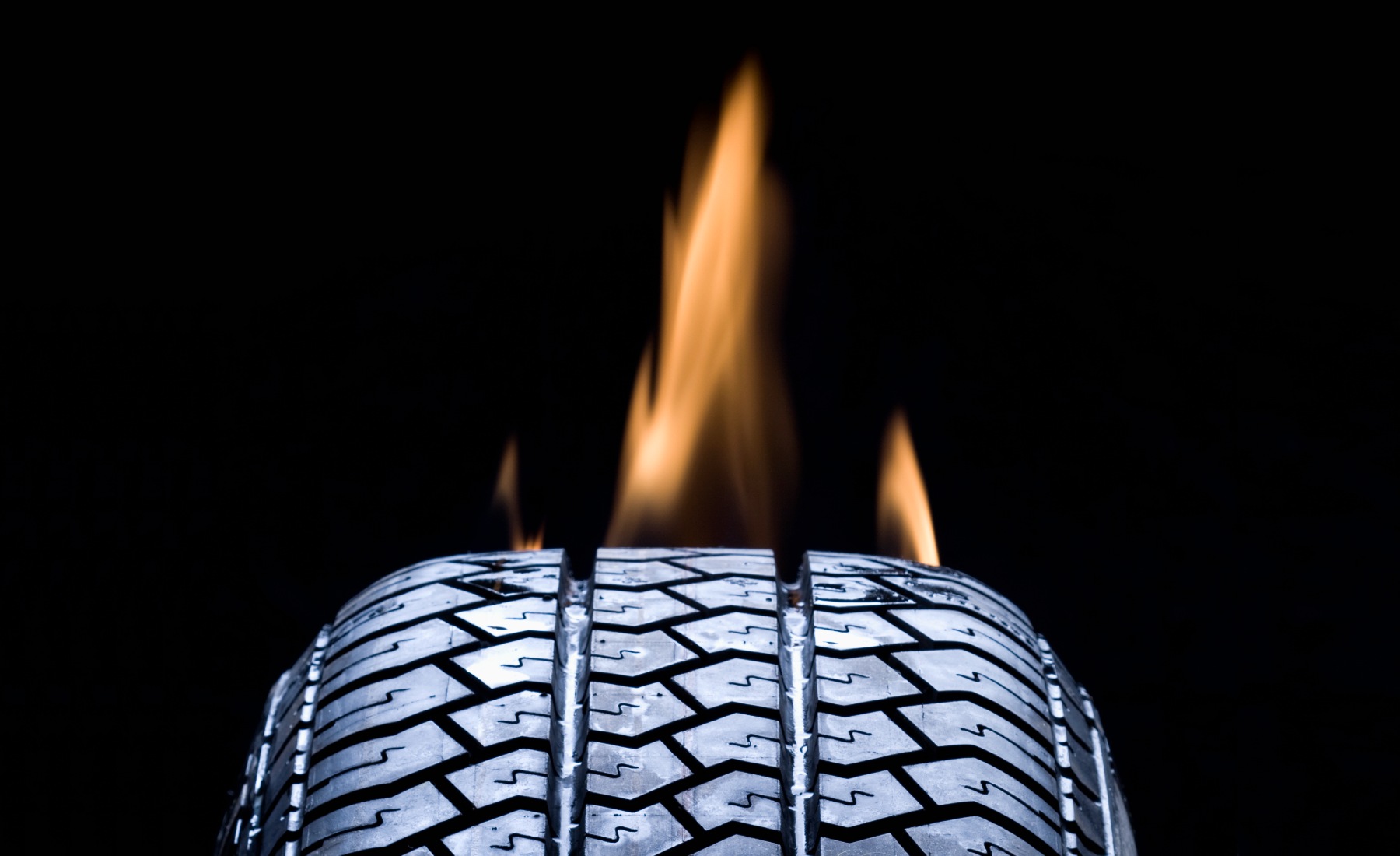 Neumático quemándose