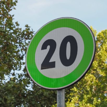 ¿Sabes qué significa esta señal verde que está en muchas carreteras? 