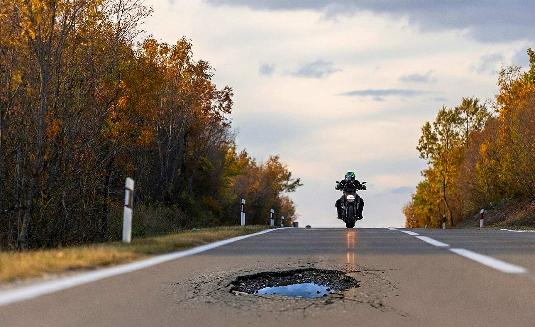 Socavón carretera moto