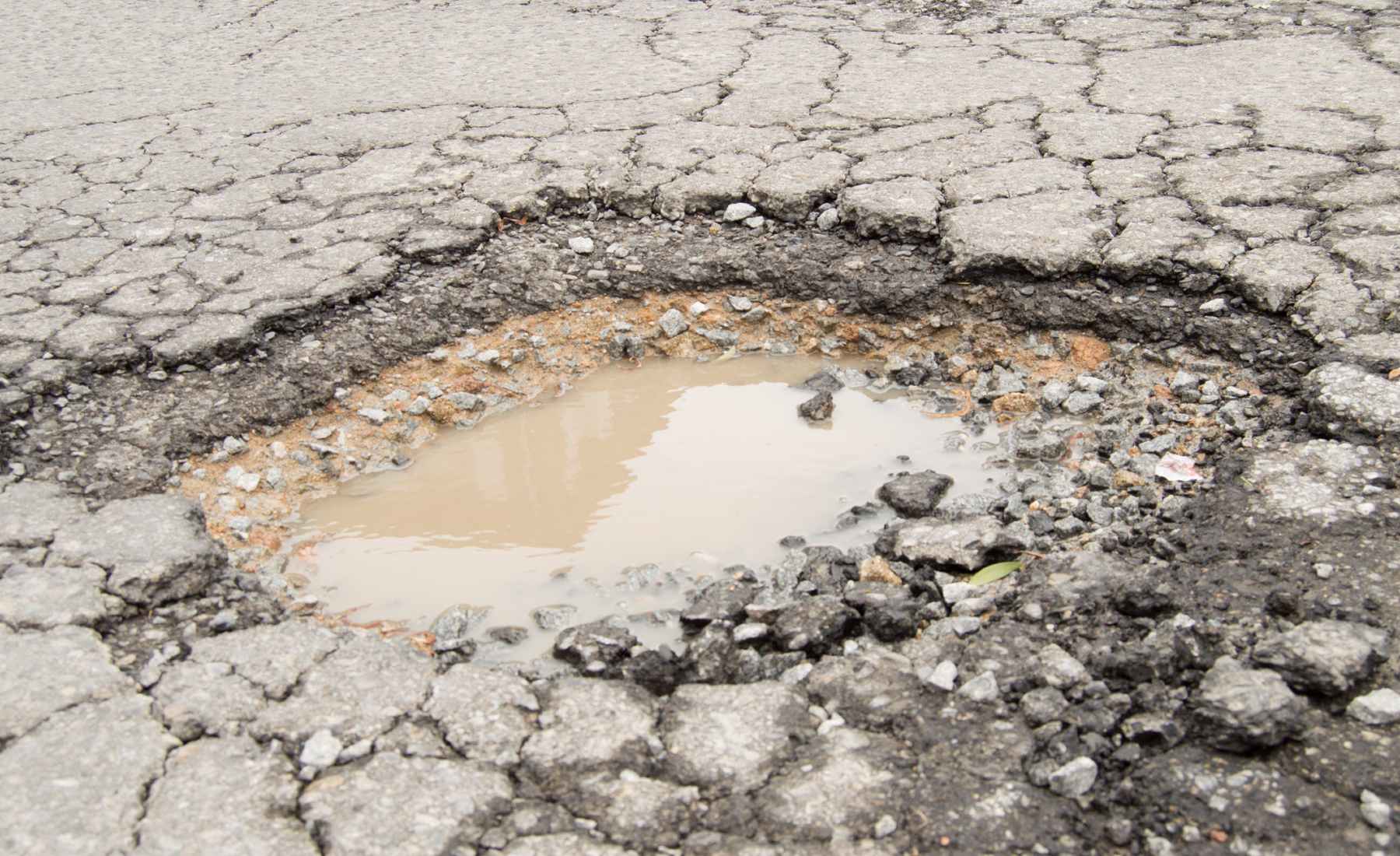 sumidero del camino de lluvia