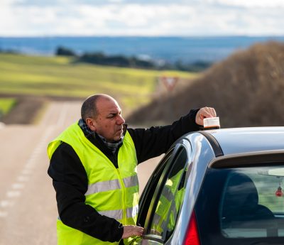 ¿Los conductores utilizan la baliza V-16? Así lo ven a diario las empresas de auxilio en carretera