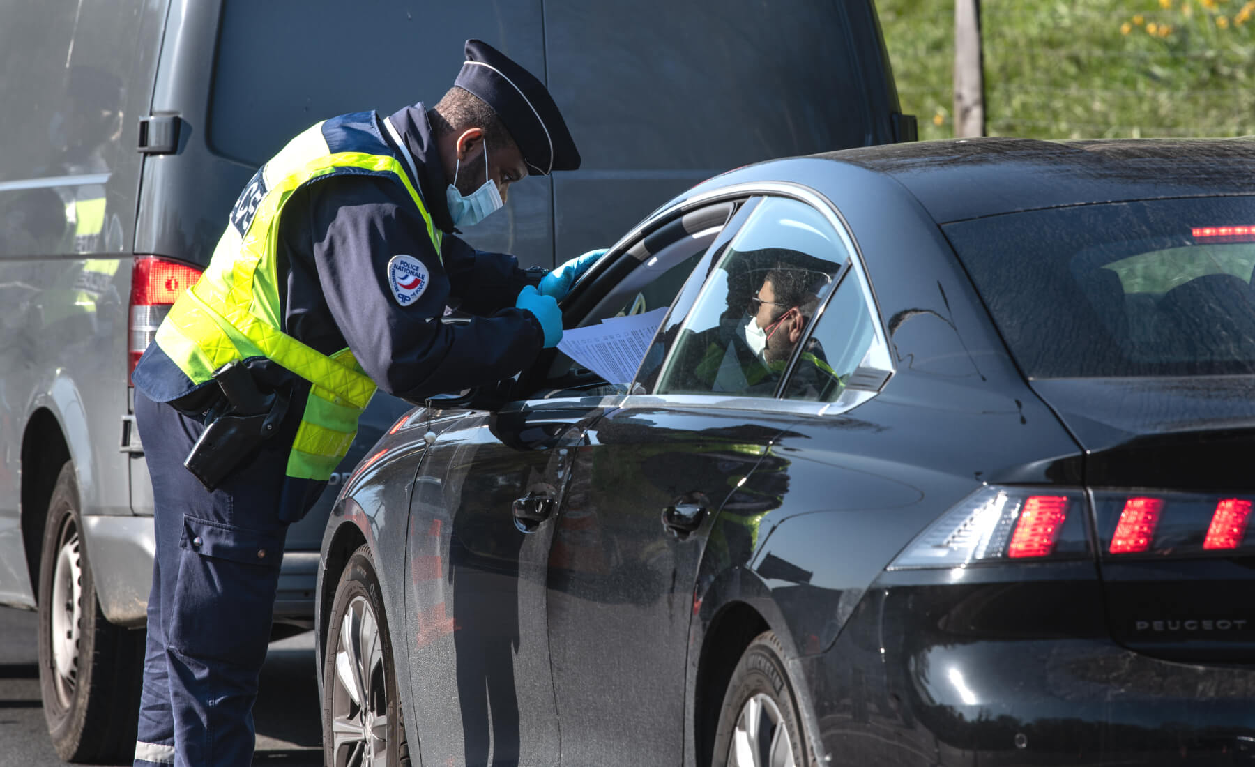 La policía controla Francia.