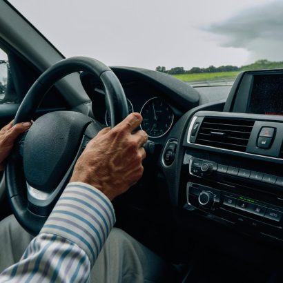 La edad límite que nadie quiere aceptar: un estudio señala cuál es el punto crítico para dejar de conducir 