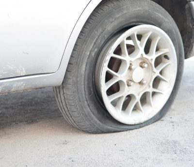 neumático desgastado accidente