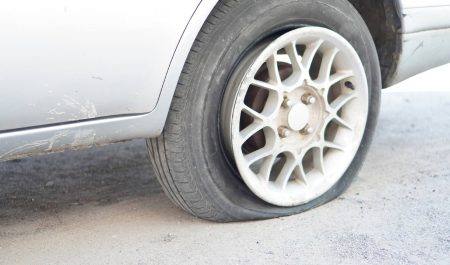 neumático desgastado accidente