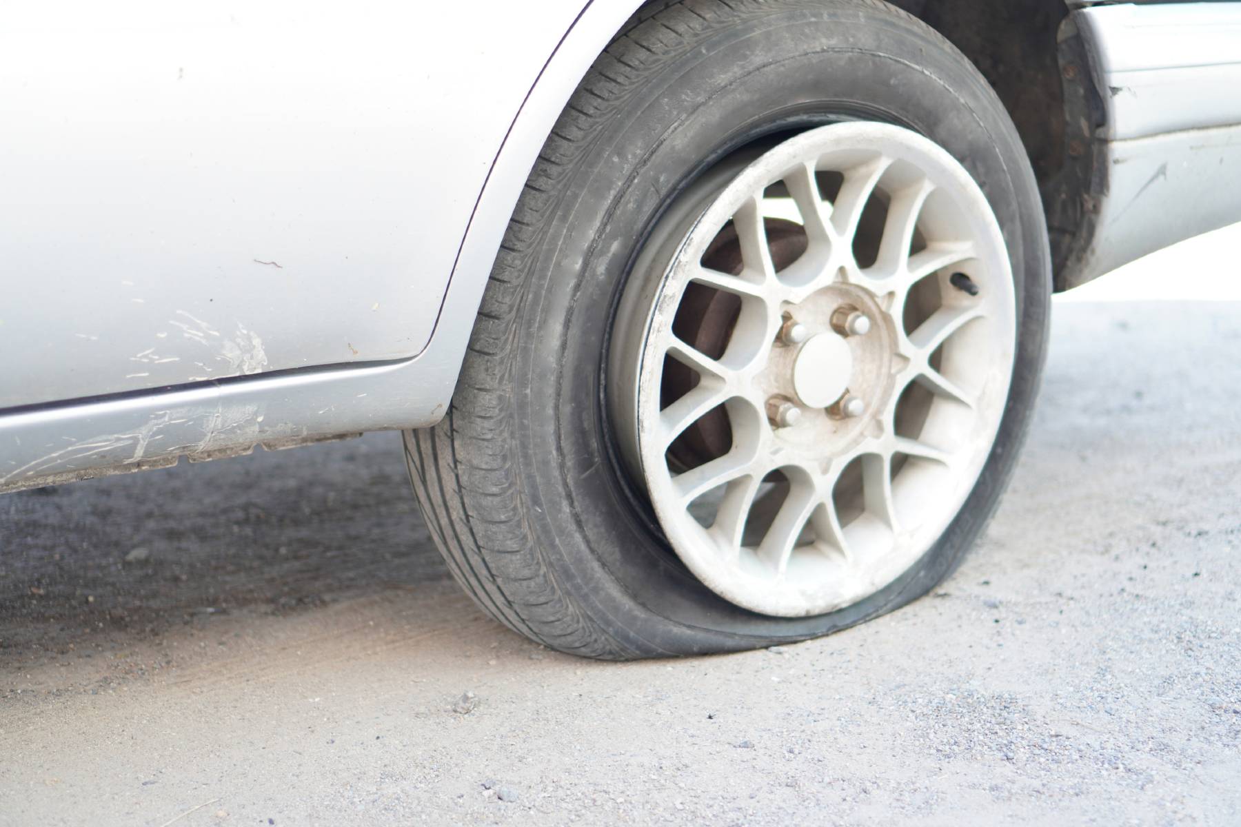 neumático desgastado accidente