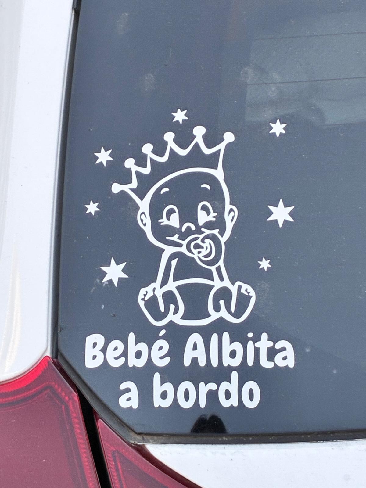 pegatina bebé a borde coche