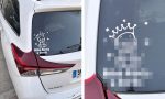 He visto esta pegatina en un coche aparcado y su dueño no se imagina el riesgo que implica: yo nunca la pondría por este peligroso motivo