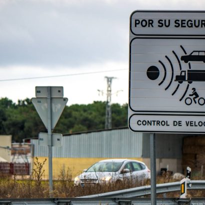 La DGT anuncia la ubicación de 33 nuevos radares en 11 comunidades: multas de hasta 600 euros y seis puntos menos en el carnet