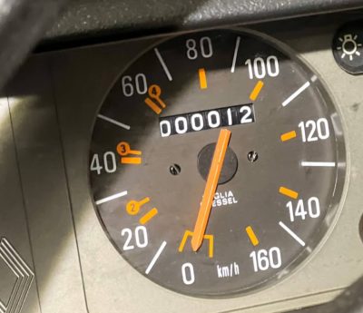 renault 5 abandonado