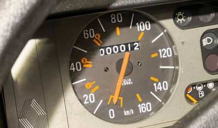 renault 5 abandonado