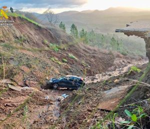 socavon carretera caceres