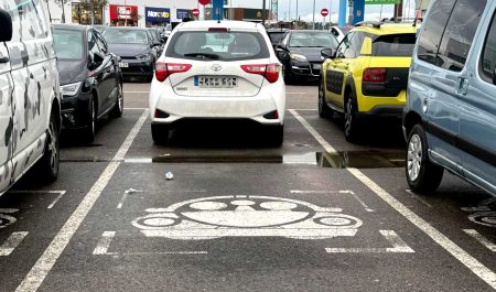 Aparcamiento exclusivo familias