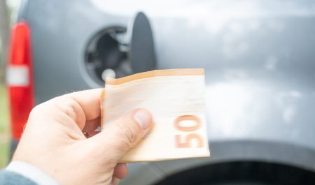 Billete de 50 euros gasolina