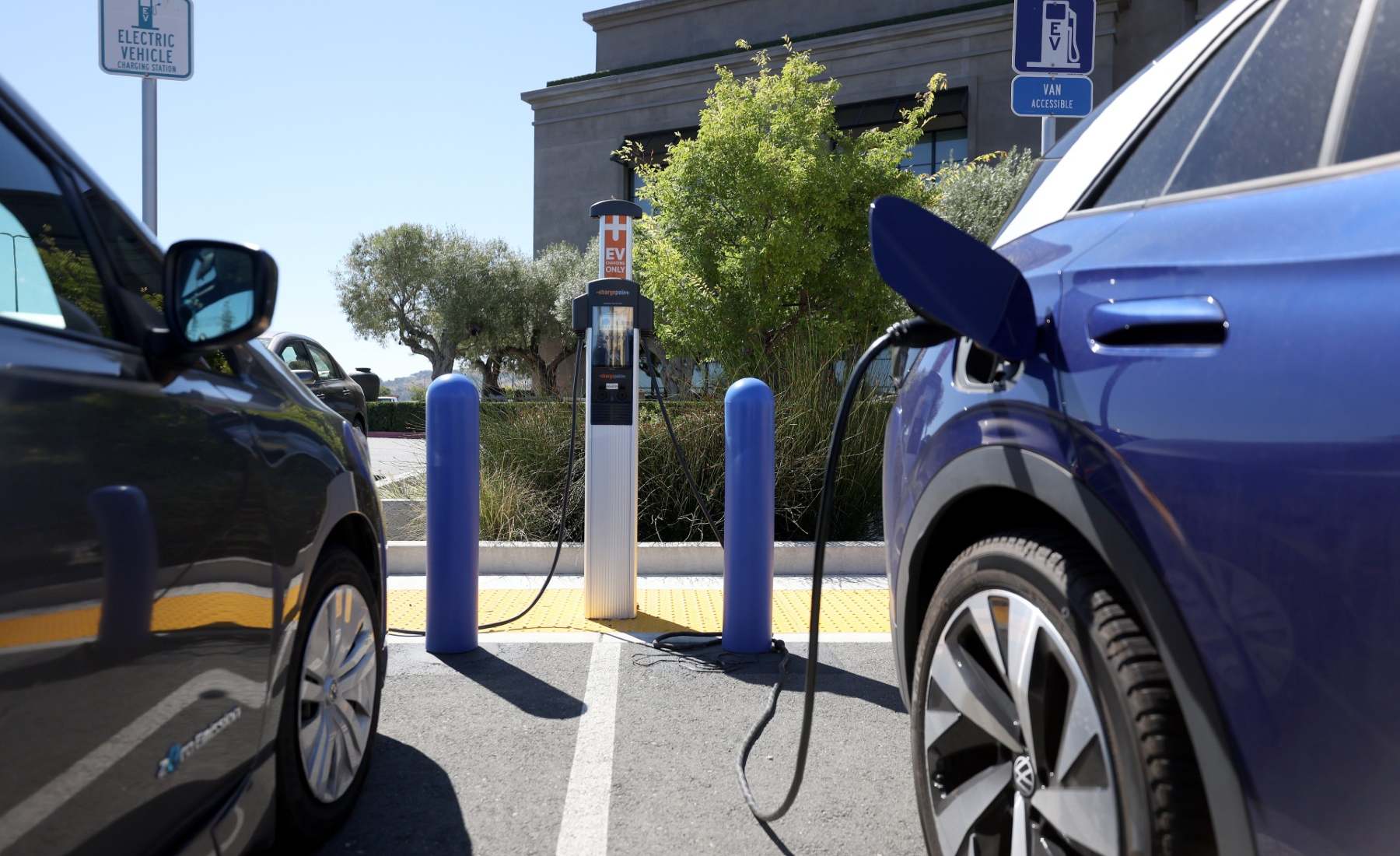 Recargar coches eléctricos