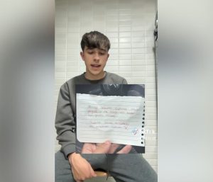 Cartel coche universidad