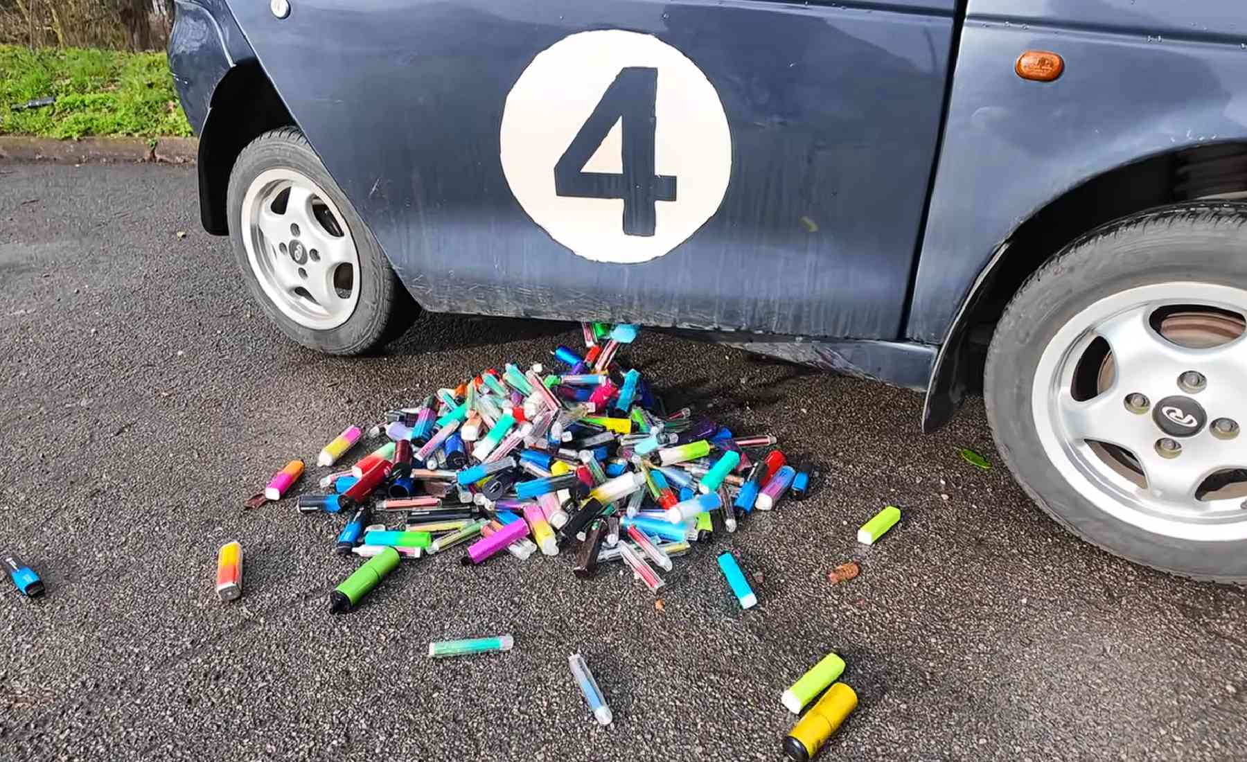 Coche viral baterías cigarro