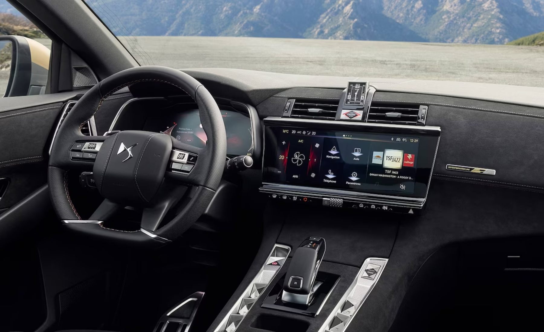 Interior del DS 7 Línea Performance