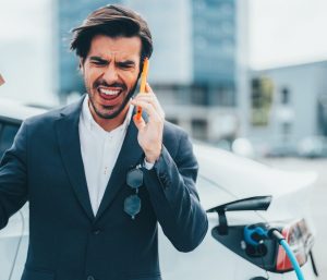 Enfado carga coche eléctrico