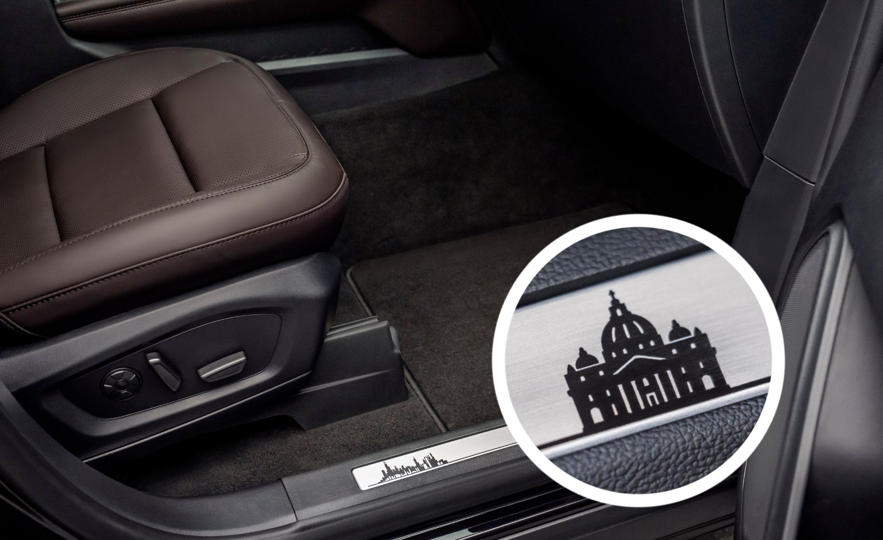 Ford Explorer Híbrido Papa León XIV