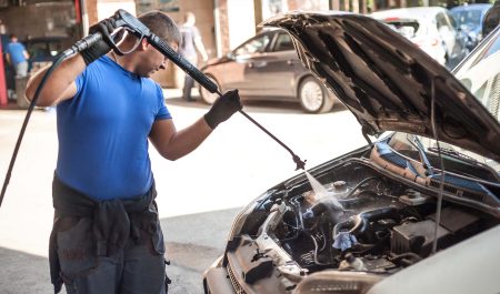 Lavar motor a presión