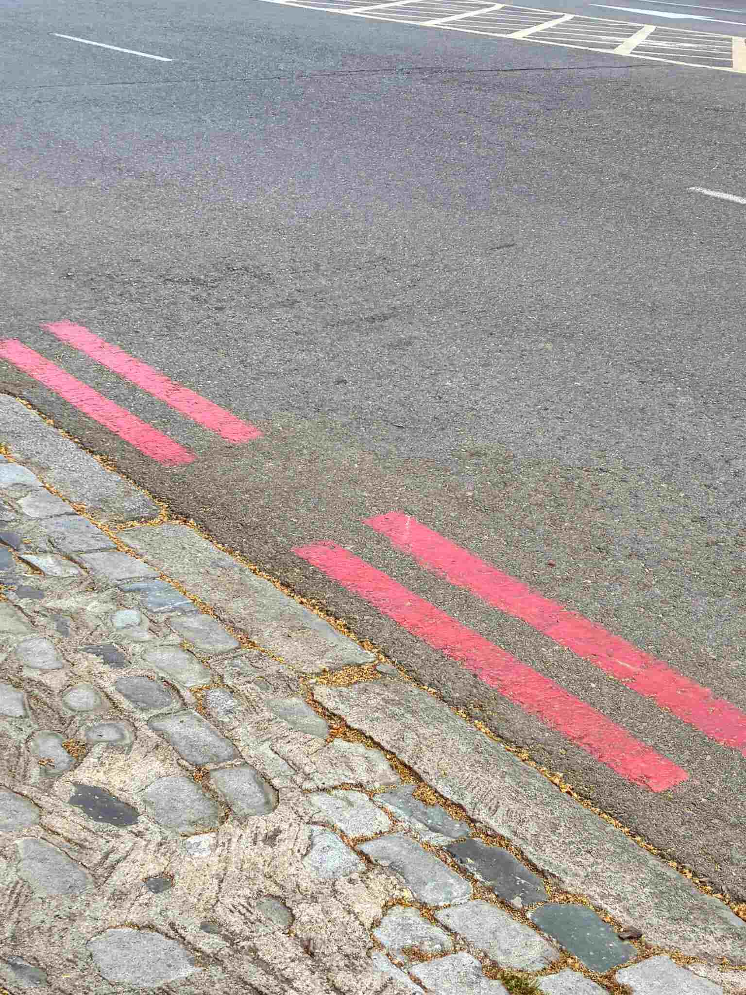 Línea roja punteada