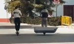 Circula dentro de una bañera sobre un patinete eléctrico por Tomelloso: la insólita escena que ya se ha hecho viral
