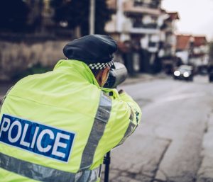 Policía con radar