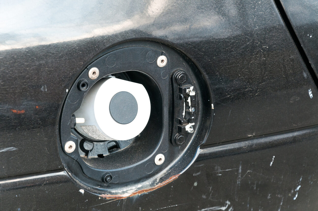 Tapón del depósito forzado.