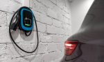Instalar un punto de carga en casa en 2026: qué exige la ley y cuándo hace falta pedir permiso a los vecinos