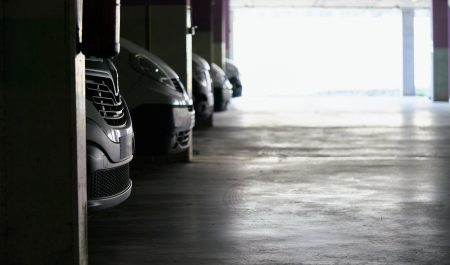 coche okupa plaza aparcamiento