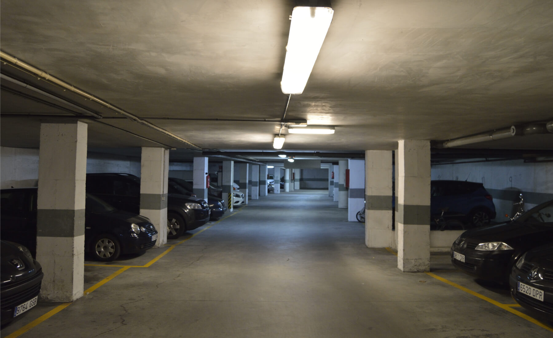 coche okupa plaza aparcamiento