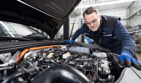 cuánto cuesta al año tener coche
