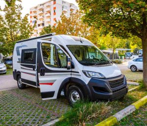 dormir camper coche dgt