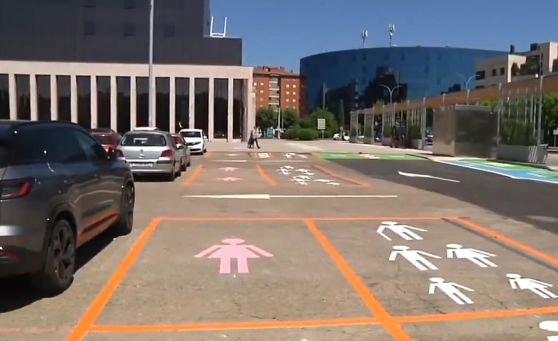 leon aparcamiento plazas mujeres