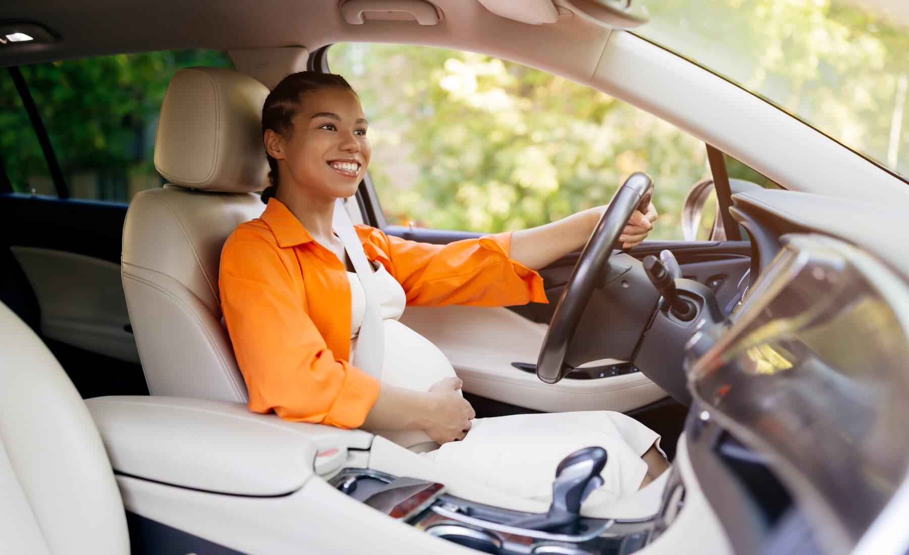 mujer embarazada conducir