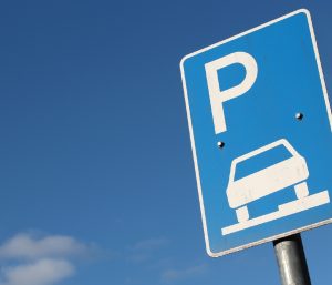 señal aparcamiento acera