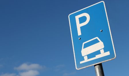 señal aparcamiento acera